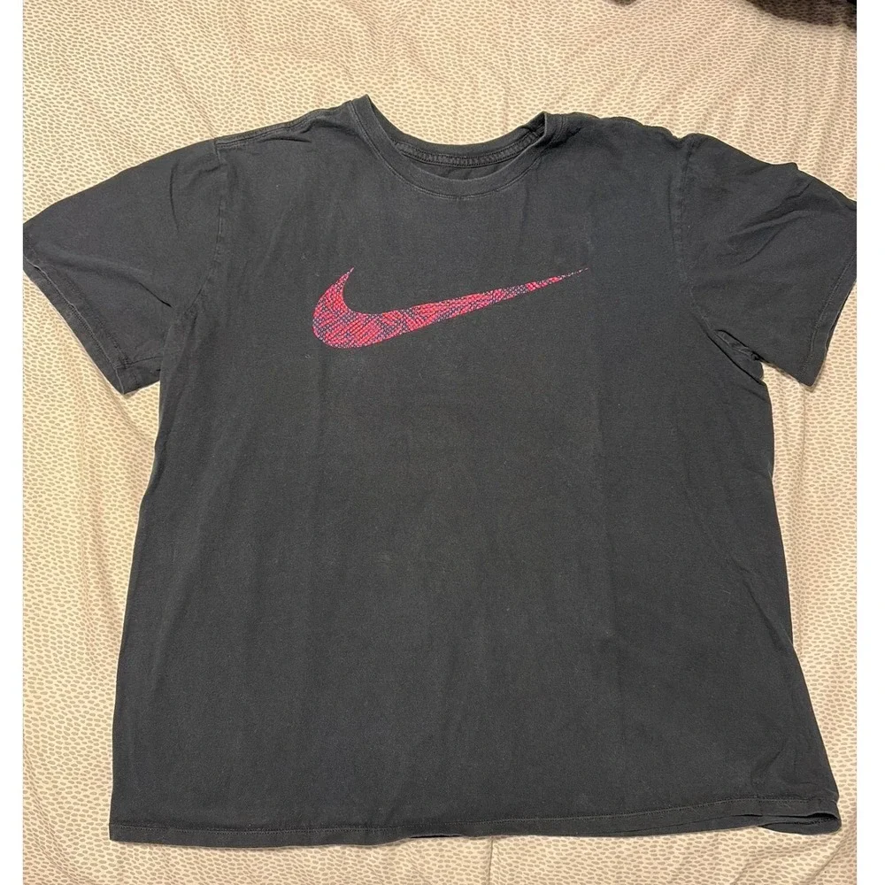 Nike Mens Athletic Cut Swoosh Graphic T-Shirt Black Red Blue XL Short Sleeve